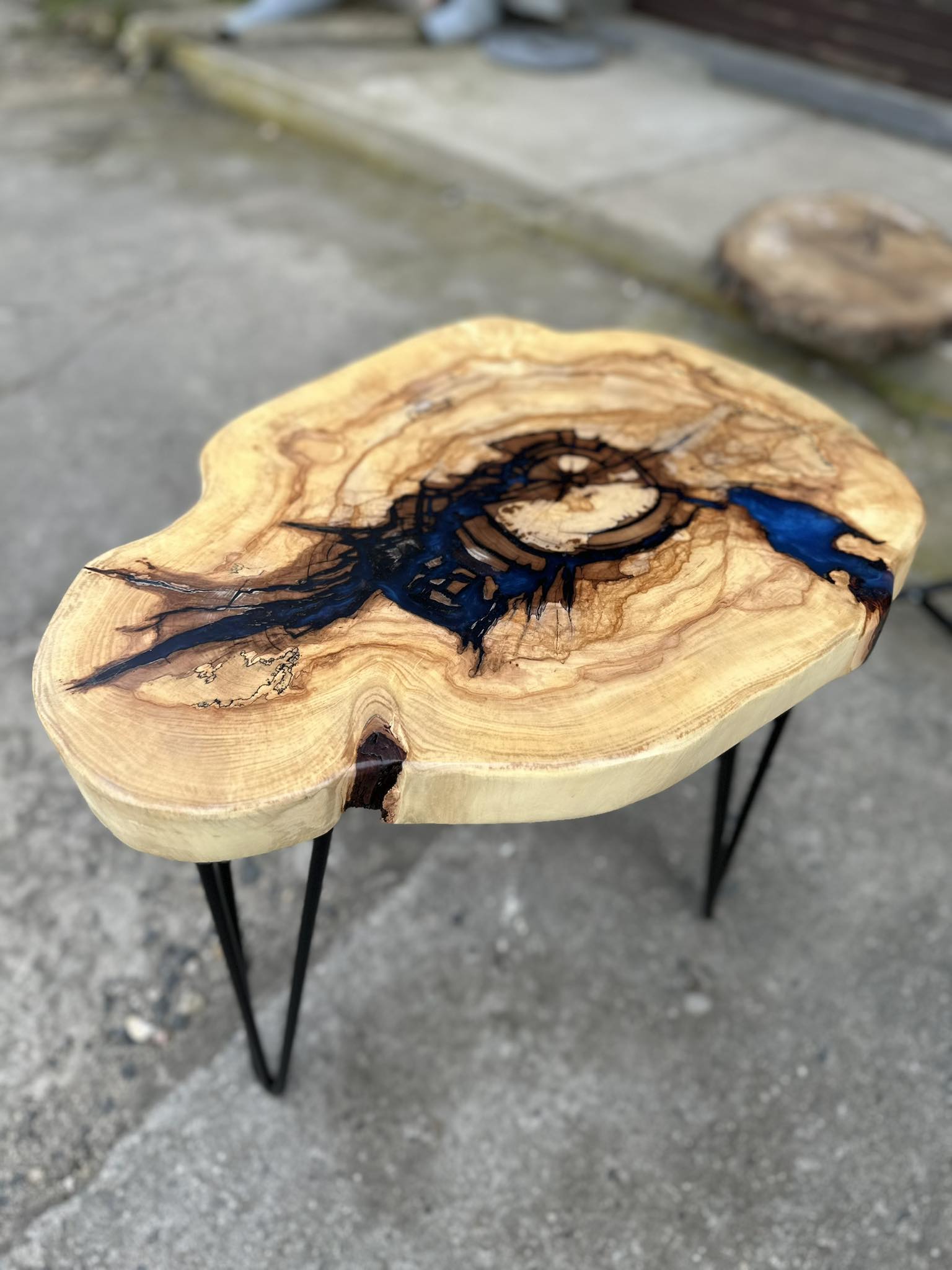 epoxidový stolek kaštan